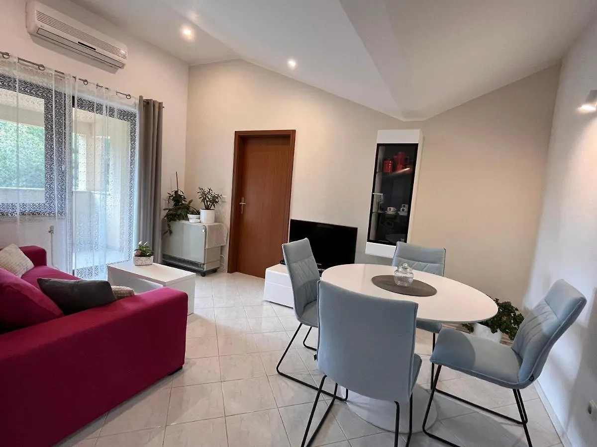 Quiet Apartment-Free Parking